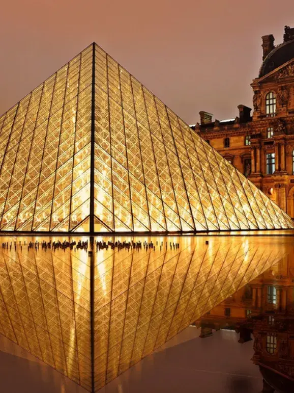 Pyramide du Louvre