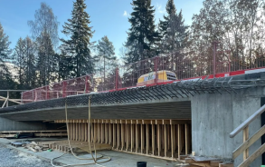 Norvège : un pont installé en une nuit